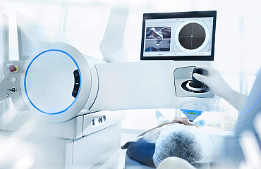 Die iClinic feiert die Ankunft des hochmodernen und schnellen Femtosekundenlasers ZEISS VISUMAX 800